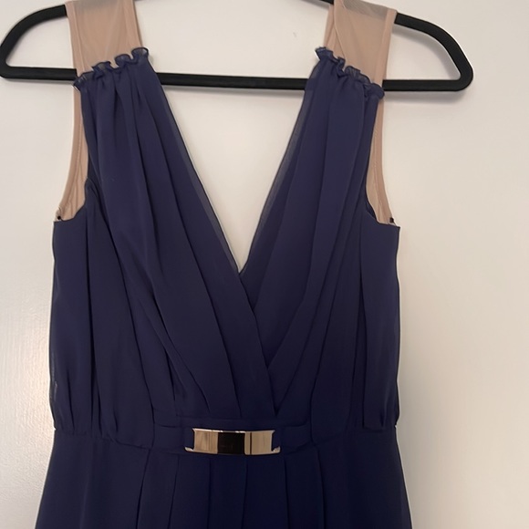 Blue lined flouncy v neck dress - Picture 2 of 8